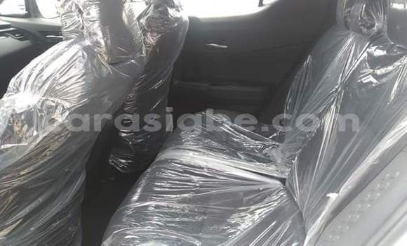 Acheter Occasion Voiture Toyota C-HR Blanc à Lomé, Togo Acheter Occasion Voiture Toyota C-HR Blanc à Lomé, Togo