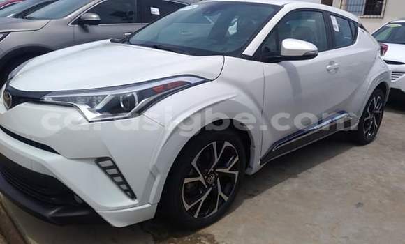 Acheter Occasion Voiture Toyota C-HR Blanc à Lomé, Togo Acheter Occasion Voiture Toyota C-HR Blanc à Lomé, Togo