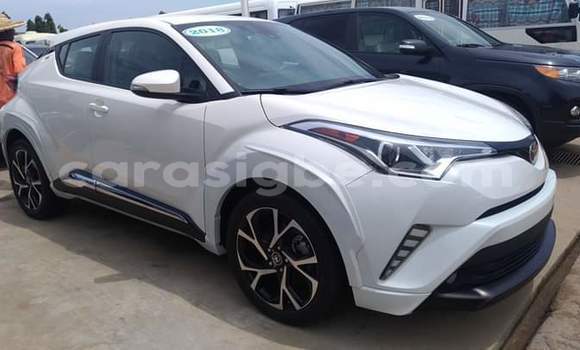 Acheter Occasion Voiture Toyota C-HR Blanc à Lomé, Togo Acheter Occasion Voiture Toyota C-HR Blanc à Lomé, Togo