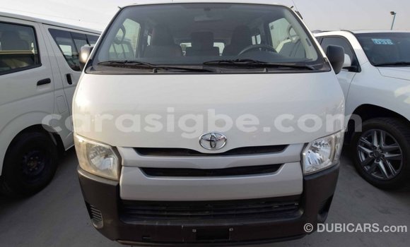 Acheter Import Voiture Toyota Hiace Blanc à Import - Dubai, Togo Acheter Import Voiture Toyota Hiace Blanc à Import - Dubai, Togo
