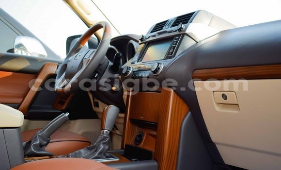 Acheter Import Voiture Toyota Prado Blanc à Import - Dubai, Togo Acheter Import Voiture Toyota Prado Blanc à Import - Dubai, Togo