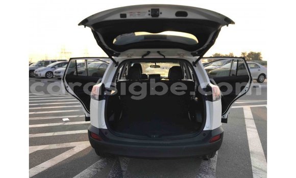 Acheter Import Voiture Toyota 4Runner Blanc à Import - Dubai, Togo Acheter Import Voiture Toyota 4Runner Blanc à Import - Dubai, Togo