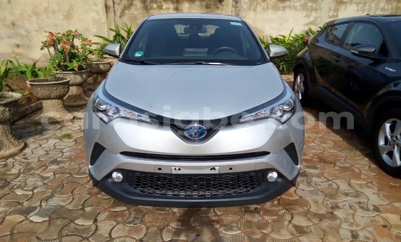 Acheter Occasion Voiture Toyota C-HR Noir à Lomé, Togo Acheter Occasion Voiture Toyota C-HR Noir à Lomé, Togo