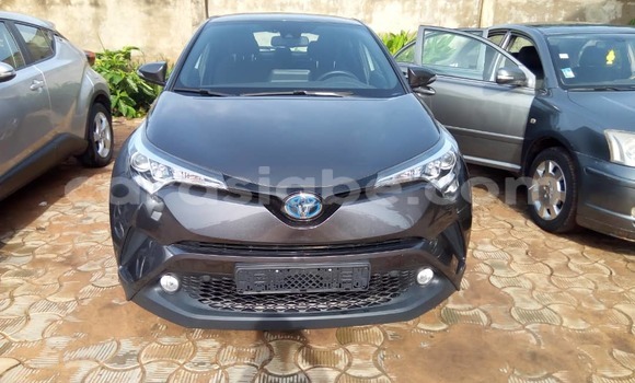 Acheter Occasion Voiture Toyota C-HR Noir à Lomé, Togo Acheter Occasion Voiture Toyota C-HR Noir à Lomé, Togo