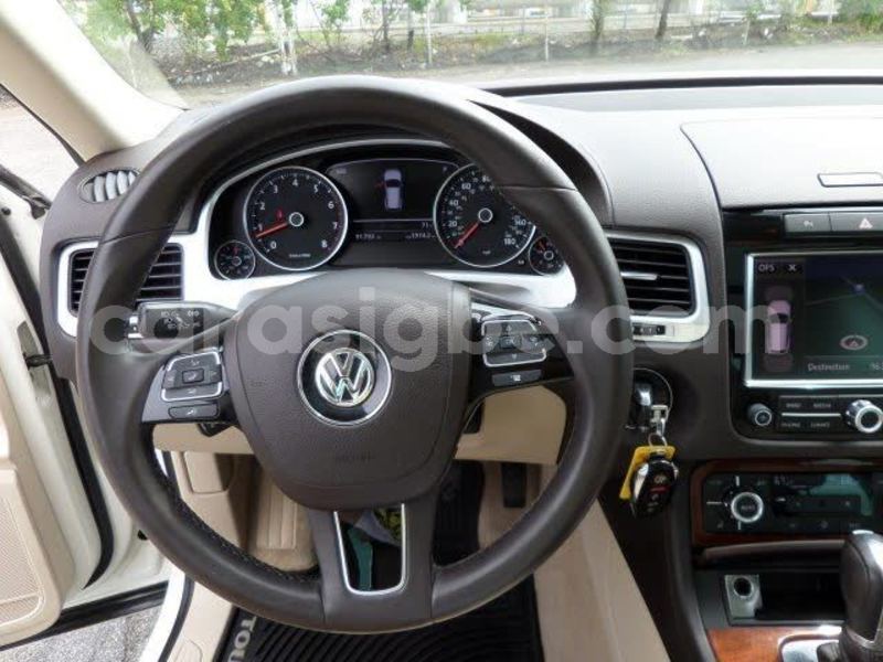 Big with watermark volkswagen touareg togo lom%c3%a9 4818