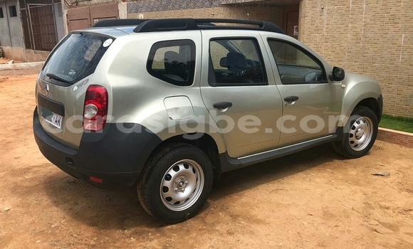 Buy Used Renault Duster Silver Car in Lome in Togo Buy Used Renault Duster Silver Car in Lome in Togo
