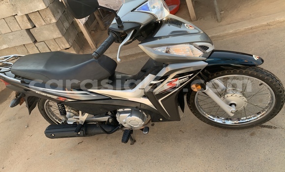 Acheter Neuf Moto Honda ACE CB 125 Noir à Lomé, Togo Acheter Neuf Moto Honda ACE CB 125 Noir à Lomé, Togo