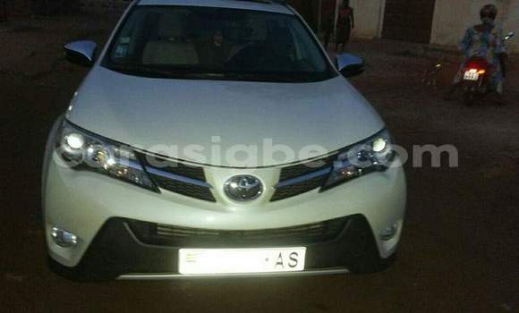 Buy Used Toyota RAV4 White Car in Lome in Togo Buy Used Toyota RAV4 White Car in Lome in Togo