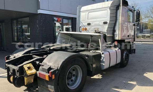 Buy Used Volvo F10 Silver Truck in Lome in Togo Buy Used Volvo F10 Silver Truck in Lome in Togo