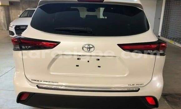 Buy New Toyota Highlander White Car in Lome in Togo Buy New Toyota Highlander White Car in Lome in Togo