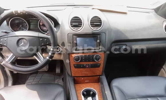 Acheter Occasion Voiture Mercedes‒Benz ML–Class Marron à Lomé, Togo Acheter Occasion Voiture Mercedes‒Benz ML–Class Marron à Lomé, Togo