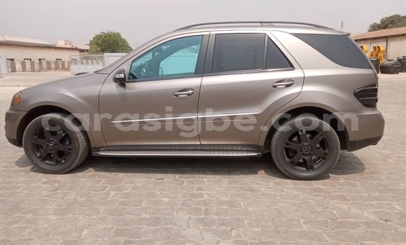 Acheter Occasion Voiture Mercedes‒Benz ML–Class Marron à Lomé, Togo Acheter Occasion Voiture Mercedes‒Benz ML–Class Marron à Lomé, Togo