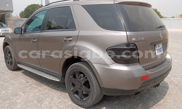 Acheter Occasion Voiture Mercedes‒Benz ML–Class Marron à Lomé, Togo Acheter Occasion Voiture Mercedes‒Benz ML–Class Marron à Lomé, Togo