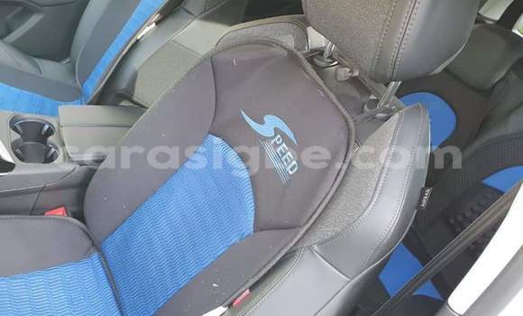 Acheter Occasion Voiture Peugeot 5008 Blanc à Lomé, Togo Acheter Occasion Voiture Peugeot 5008 Blanc à Lomé, Togo