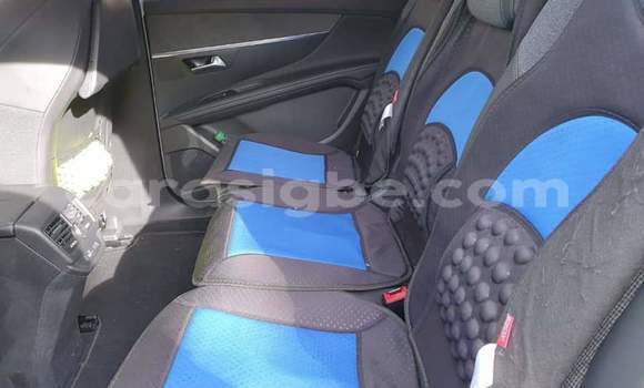 Acheter Occasion Voiture Peugeot 5008 Blanc à Lomé, Togo Acheter Occasion Voiture Peugeot 5008 Blanc à Lomé, Togo