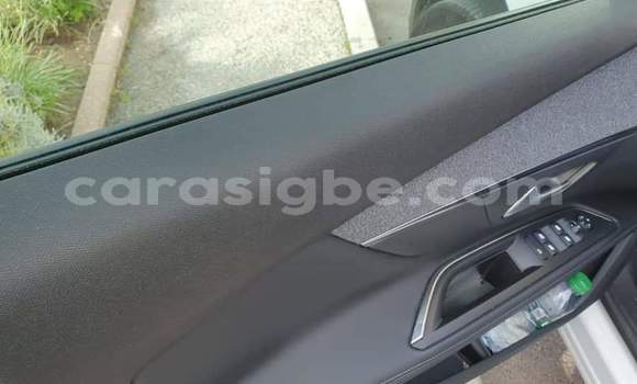 Acheter Occasion Voiture Peugeot 5008 Blanc à Lomé, Togo Acheter Occasion Voiture Peugeot 5008 Blanc à Lomé, Togo