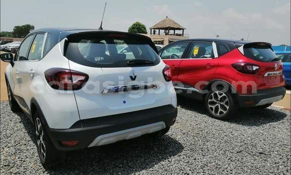 Acheter Occasion Voiture Renault Captur Rouge à Lomé, Togo Acheter Occasion Voiture Renault Captur Rouge à Lomé, Togo