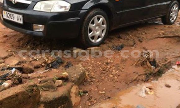 Acheter Occasion Voiture Mazda 323 Noir à Adawlato, Togo Acheter Occasion Voiture Mazda 323 Noir à Adawlato, Togo