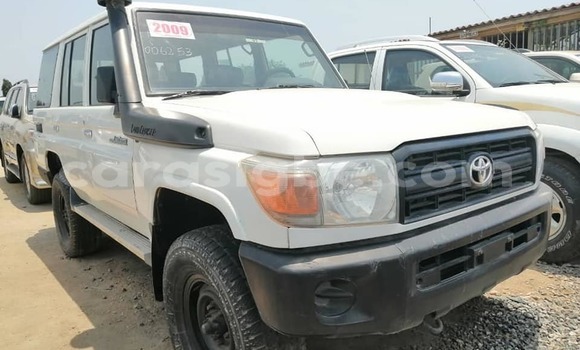Buy Used Toyota Land Cruiser White Car in Lome in Togo Buy Used Toyota Land Cruiser White Car in Lome in Togo