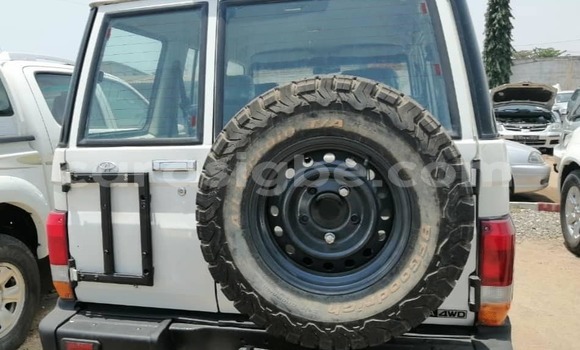 Buy Used Toyota Land Cruiser White Car in Lome in Togo Buy Used Toyota Land Cruiser White Car in Lome in Togo