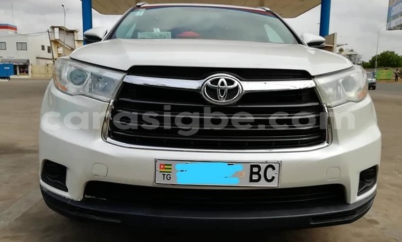 Buy Used Toyota Highlander White Car in Lome in Togo Buy Used Toyota Highlander White Car in Lome in Togo