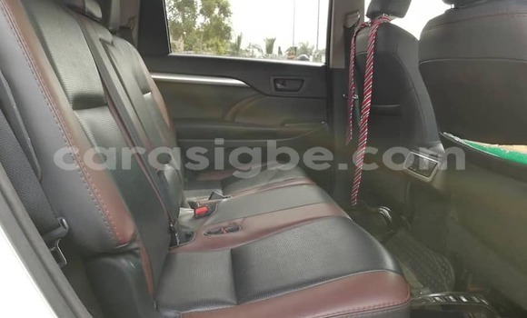 Buy Used Toyota Highlander White Car in Lome in Togo Buy Used Toyota Highlander White Car in Lome in Togo