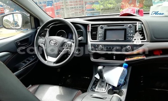 Buy Used Toyota Highlander White Car in Lome in Togo Buy Used Toyota Highlander White Car in Lome in Togo