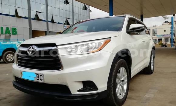 Buy Used Toyota Highlander White Car in Lome in Togo Buy Used Toyota Highlander White Car in Lome in Togo