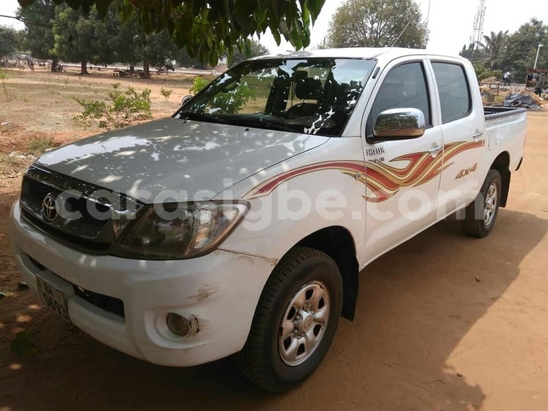 Big with watermark toyota hilux togo lom%c3%a9 4977