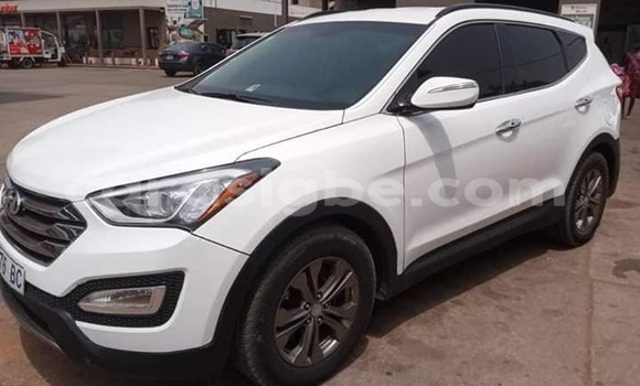 Buy Used Hyundai Santa Fe White Car in Lome in Togo Buy Used Hyundai Santa Fe White Car in Lome in Togo
