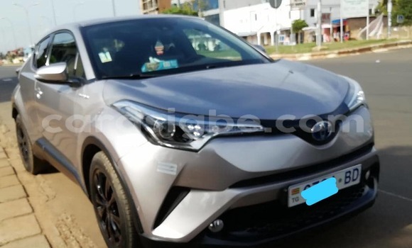 Acheter Import Voiture Toyota C-HR Gris à Lomé, Togo Acheter Import Voiture Toyota C-HR Gris à Lomé, Togo