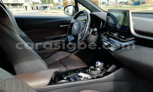 Acheter Import Voiture Toyota C-HR Gris à Lomé, Togo Acheter Import Voiture Toyota C-HR Gris à Lomé, Togo