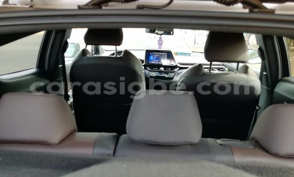 Acheter Import Voiture Toyota C-HR Gris à Lomé, Togo Acheter Import Voiture Toyota C-HR Gris à Lomé, Togo