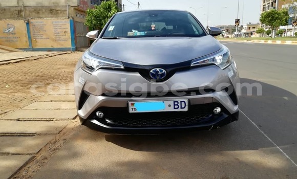 Acheter Import Voiture Toyota C-HR Gris à Lomé, Togo Acheter Import Voiture Toyota C-HR Gris à Lomé, Togo