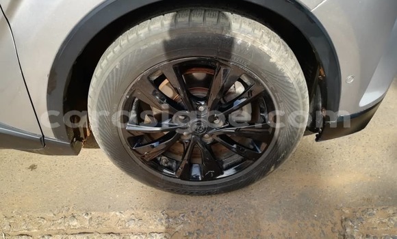 Acheter Import Voiture Toyota C-HR Gris à Lomé, Togo Acheter Import Voiture Toyota C-HR Gris à Lomé, Togo