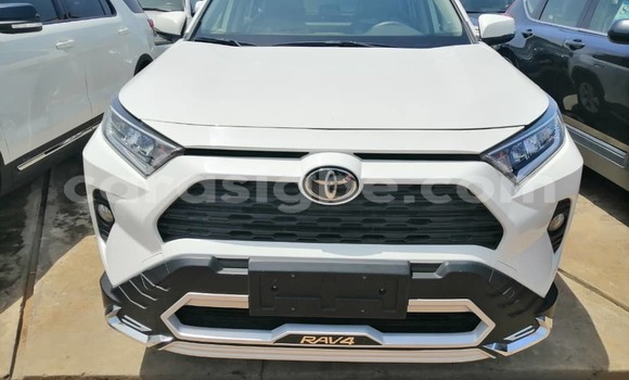 Acheter Occasion Voiture Toyota RAV4 Blanc à Lomé, Maritime Acheter Occasion Voiture Toyota RAV4 Blanc à Lomé, Maritime