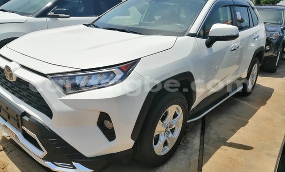 Acheter Occasion Voiture Toyota RAV4 Blanc à Lomé, Maritime Acheter Occasion Voiture Toyota RAV4 Blanc à Lomé, Maritime