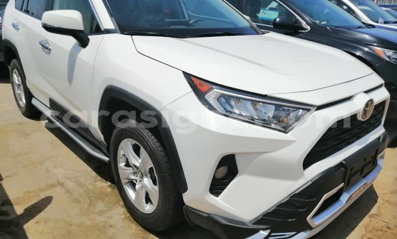 Acheter Occasion Voiture Toyota RAV4 Blanc à Lomé, Maritime Acheter Occasion Voiture Toyota RAV4 Blanc à Lomé, Maritime