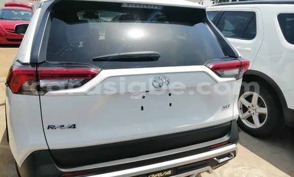 Acheter Occasion Voiture Toyota RAV4 Blanc à Lomé, Maritime Acheter Occasion Voiture Toyota RAV4 Blanc à Lomé, Maritime