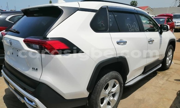 Acheter Occasion Voiture Toyota RAV4 Blanc à Lomé, Maritime Acheter Occasion Voiture Toyota RAV4 Blanc à Lomé, Maritime
