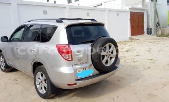 Acheter Occasion Voiture Toyota RAV4 Gris à Lomé, Togo Acheter Occasion Voiture Toyota RAV4 Gris à Lomé, Togo