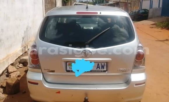 Acheter Occasion Voiture Toyota Corolla Verso Gris à Lomé, Togo Acheter Occasion Voiture Toyota Corolla Verso Gris à Lomé, Togo