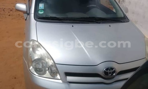 Acheter Occasion Voiture Toyota Corolla Verso Gris à Lomé, Togo Acheter Occasion Voiture Toyota Corolla Verso Gris à Lomé, Togo