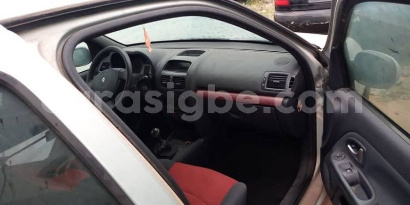 Big with watermark renault clio togo lome 5114