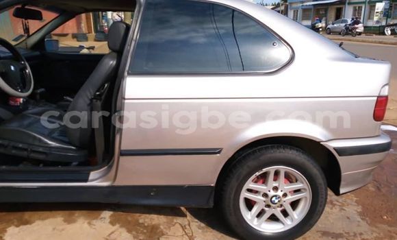 Acheter Occasion Voiture BMW 2er Gris à Lomé, Togo Acheter Occasion Voiture BMW 2er Gris à Lomé, Togo