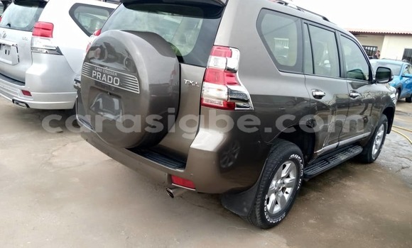 Acheter Import Voiture Toyota Land Cruiser Prado Gris à Lomé, Togo Acheter Import Voiture Toyota Land Cruiser Prado Gris à Lomé, Togo