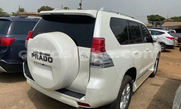 Acheter Import Voiture Toyota Land Cruiser Prado Blanc à Lomé, Togo Acheter Import Voiture Toyota Land Cruiser Prado Blanc à Lomé, Togo