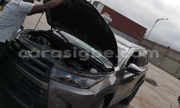 Acheter Import Voiture Toyota Highlander Noir à Lomé, Togo Acheter Import Voiture Toyota Highlander Noir à Lomé, Togo