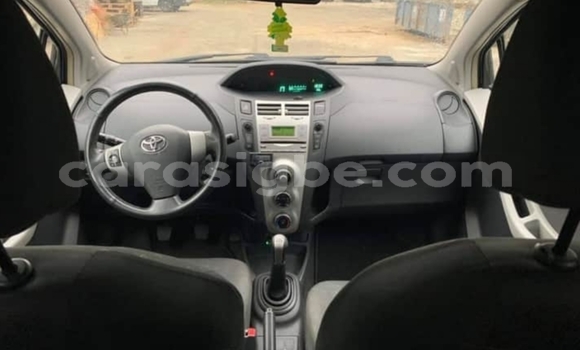 Acheter Import Voiture Toyota Yaris Bleu à Lomé, Togo Acheter Import Voiture Toyota Yaris Bleu à Lomé, Togo