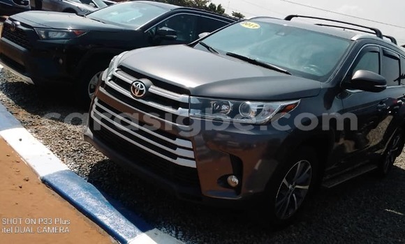 Acheter Import Voiture Toyota Highlander Marron à Lomé, Togo Acheter Import Voiture Toyota Highlander Marron à Lomé, Togo